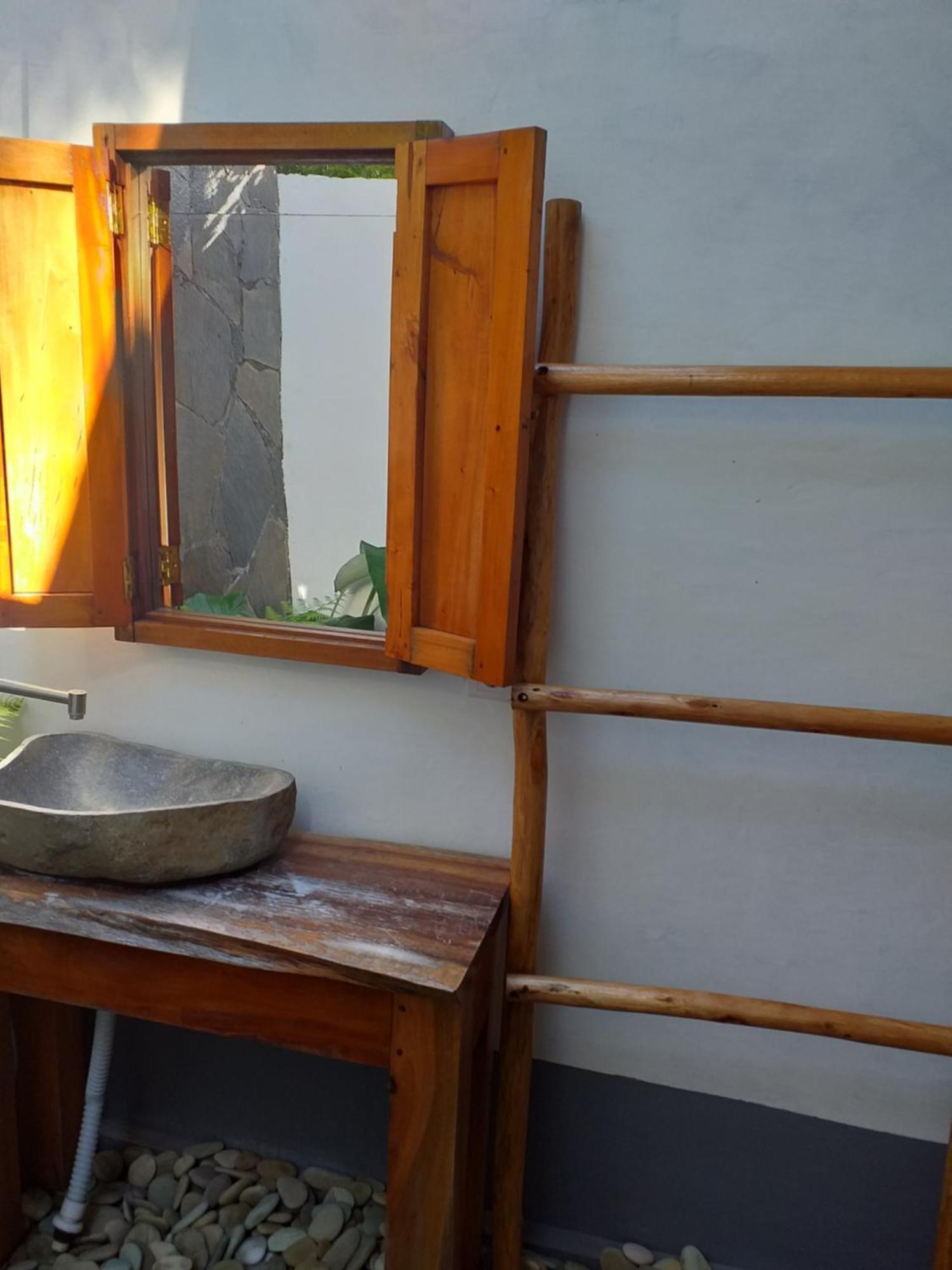 The Geckos Homestay Kelimutu Pokoj fotografie